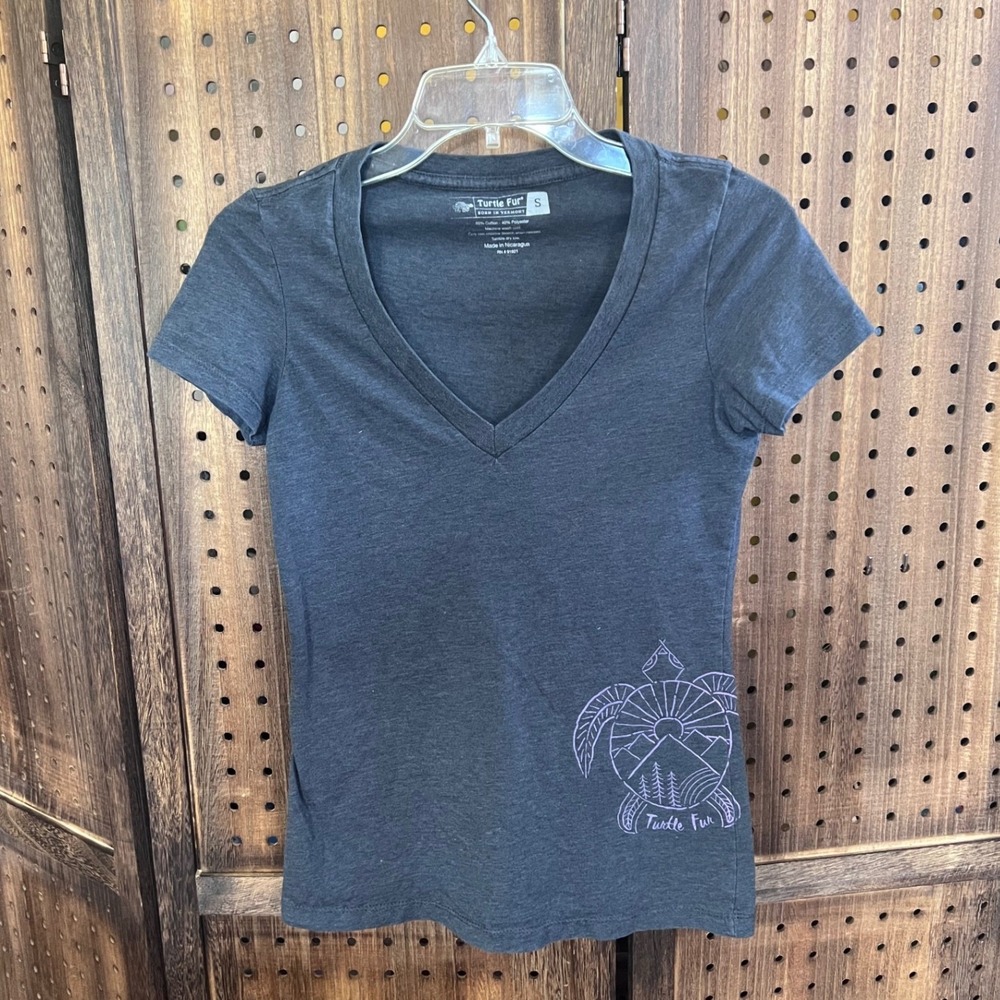 Turtle Fur V Neck Gray T Shirt Women's Small
